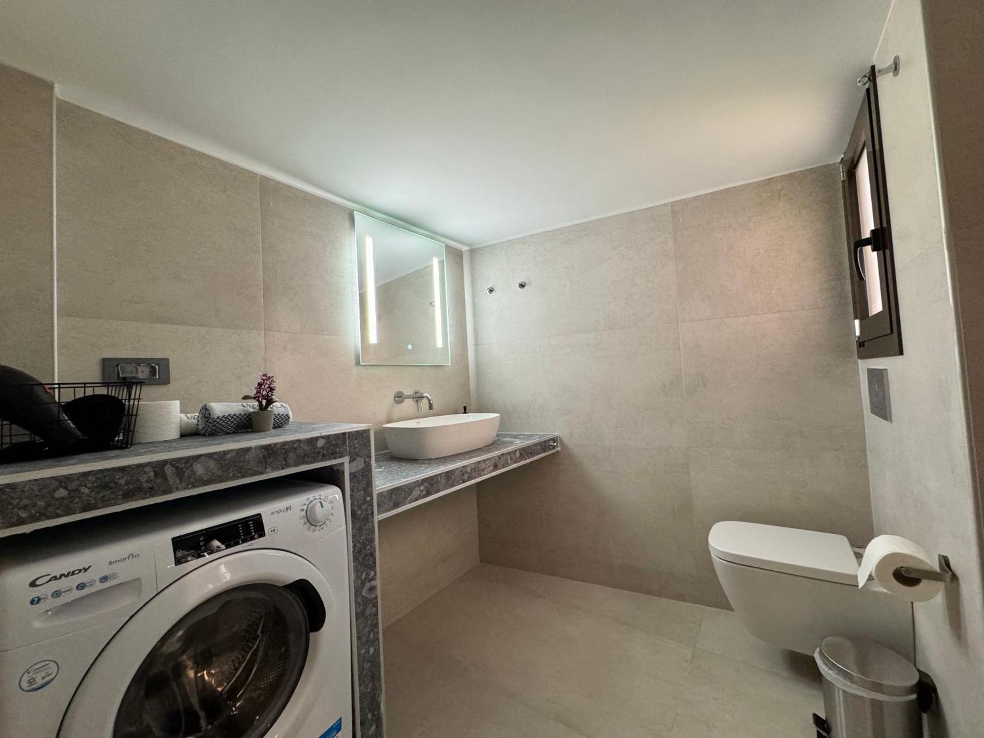 Spacious Apartment Near Monastiraki By Kozy Koala Athen Exterior foto
